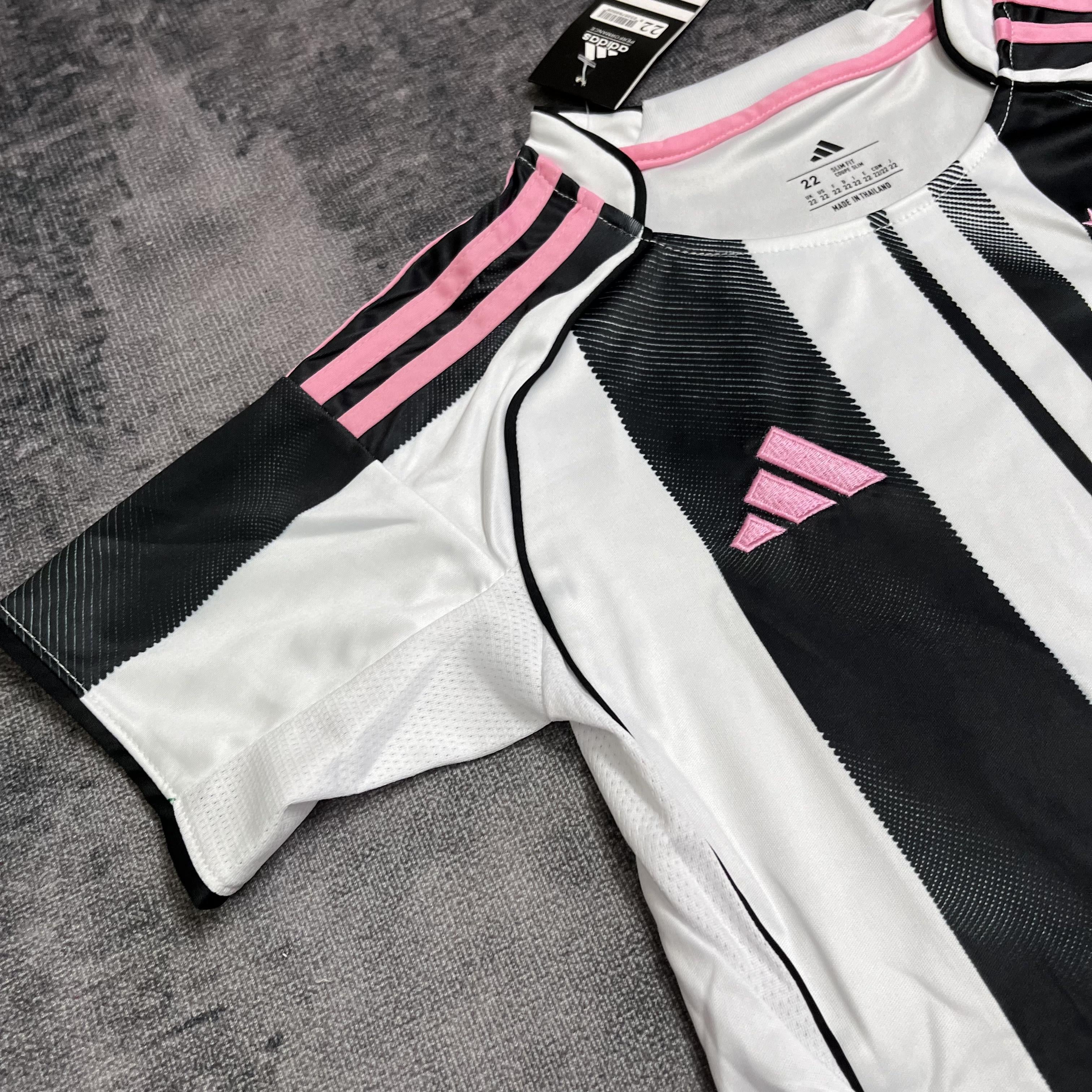 Conjunto Infantil Juventus Titular 25/26 - Preto e Rosa