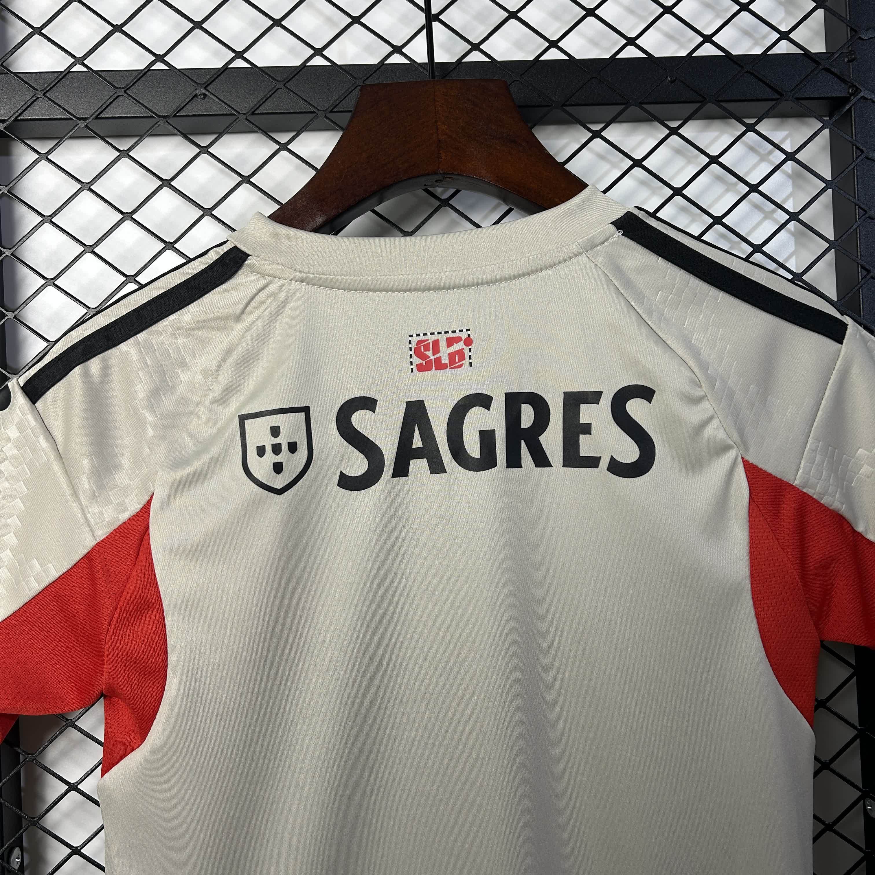 Conjunto Benfica Away 25/26