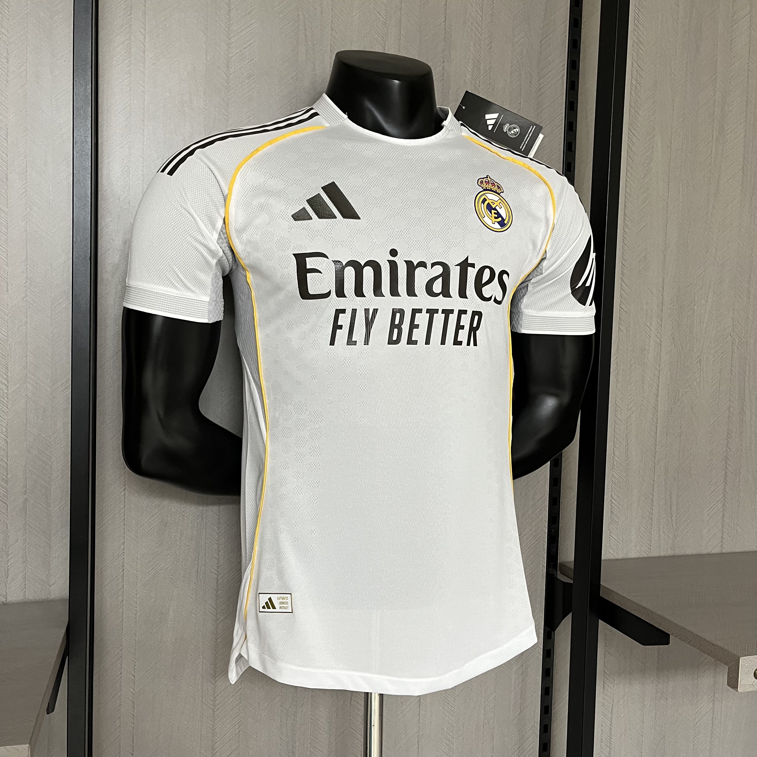 Camisa Real Madrid Titular 2025/26 - Versão Jogador Branco e Dourado
